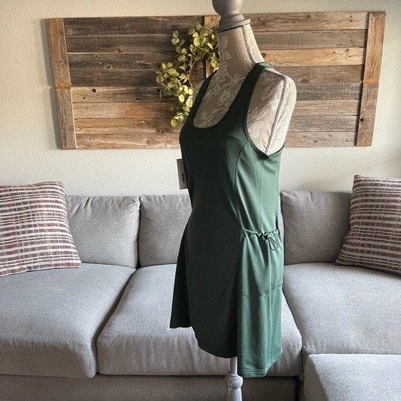 NWT Outdoor Voices RecMesh Dress - Evergreen - Picture 4 of 12